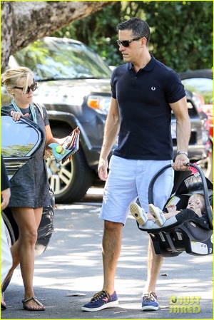 reese-witherspoon-jim-toth-hotel-bel-air-with-tennessee-06