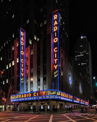 500px-Radio_City_Music_Hall_Pano