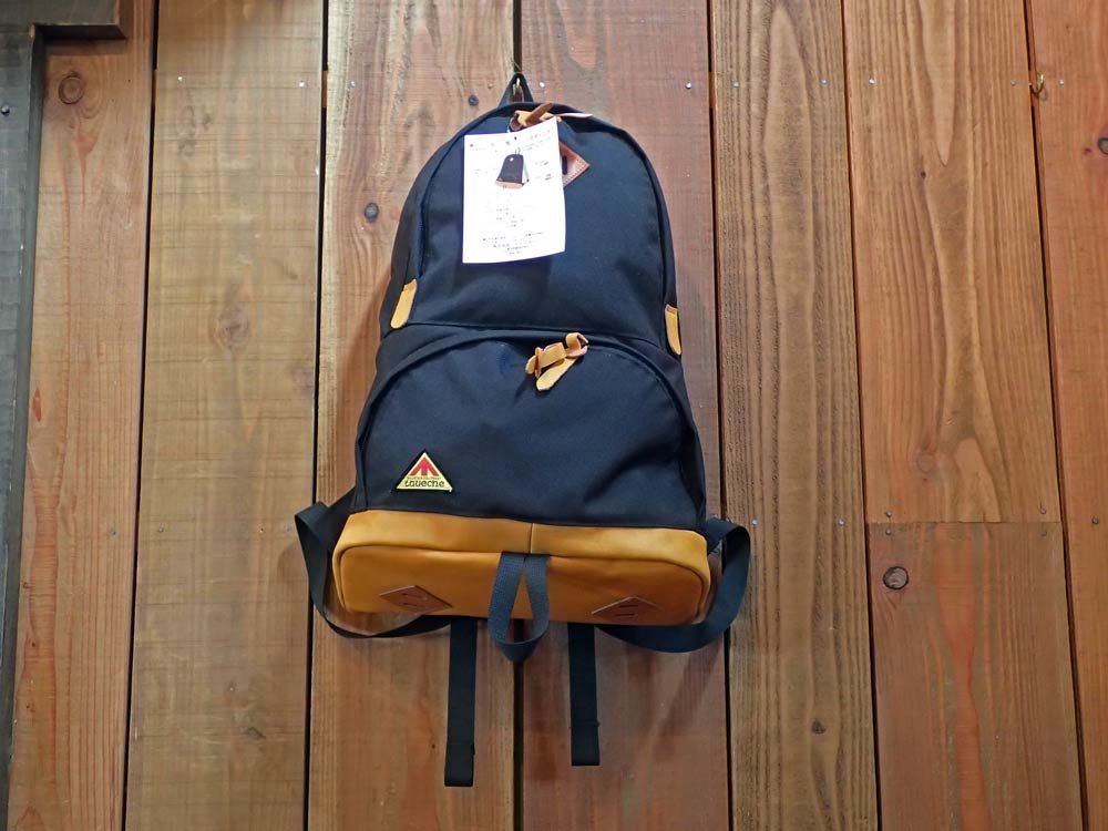 Taueche Day Pack : HOLYSMOKE