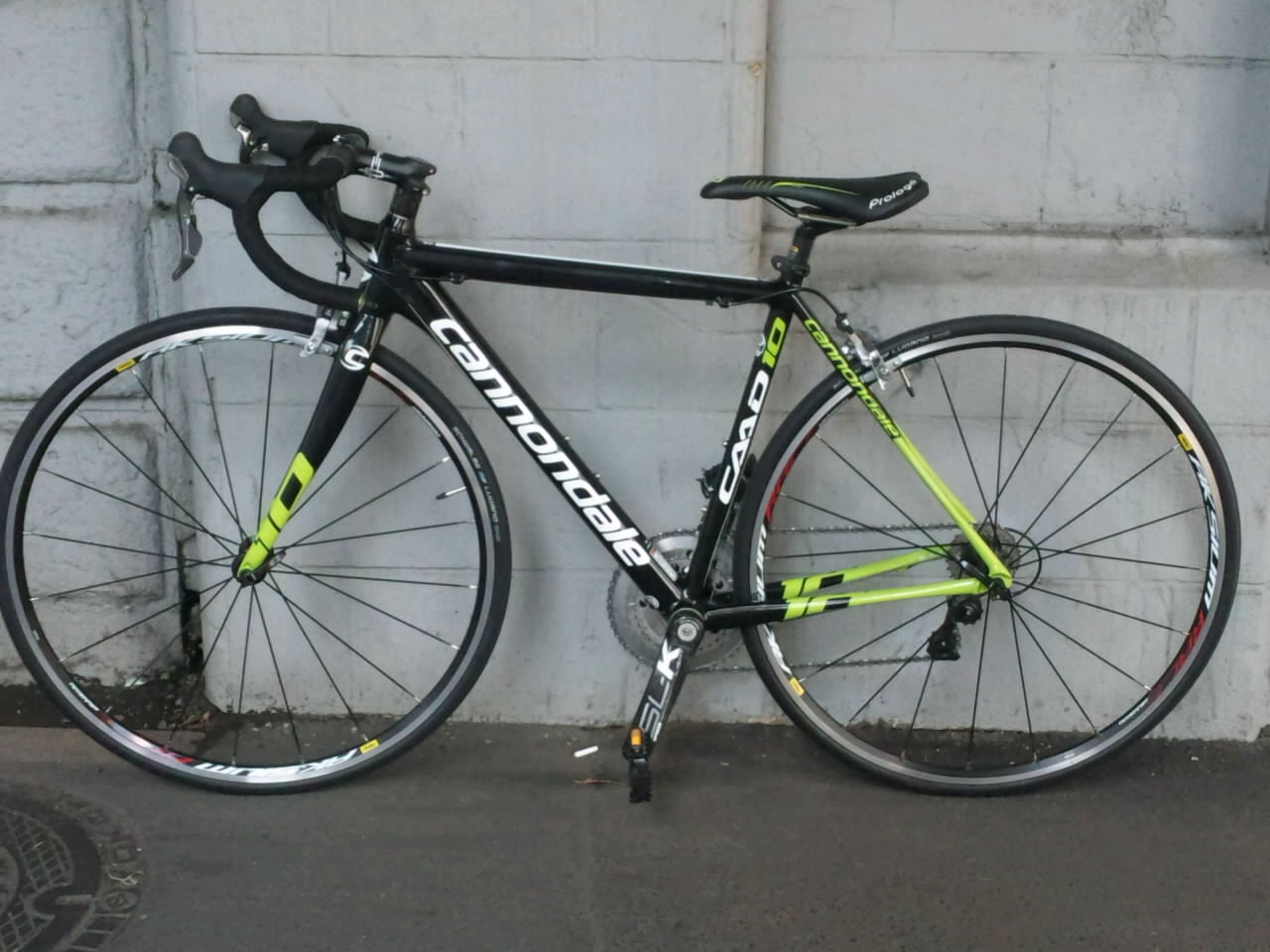 Cannondale ロードバイク 黒/緑 
caad12  コンボ105 ポンテヴェキオカリーナリングモヒート-Cannondale ロードバイク