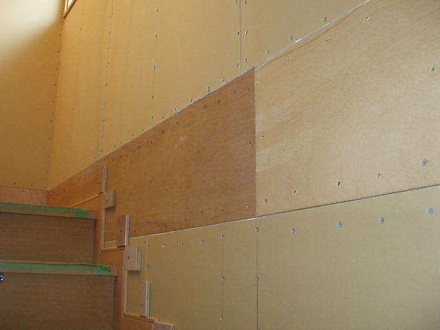 吹き抜け 階段 の石膏ボード状況 イエナビ 欠陥住宅の作り方