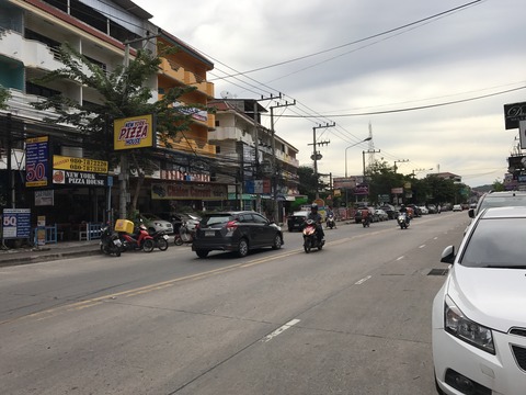 タイ・パタヤでおいしいカオソーイを食べるなら LKメトロ近く サードロード沿い Khao Soy Restaurant