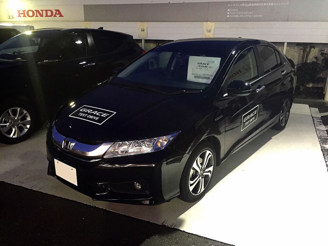 ヴェゼル日記 １年点検で新型車ｇｒａｃｅ グレイス 発見 Vezel Life