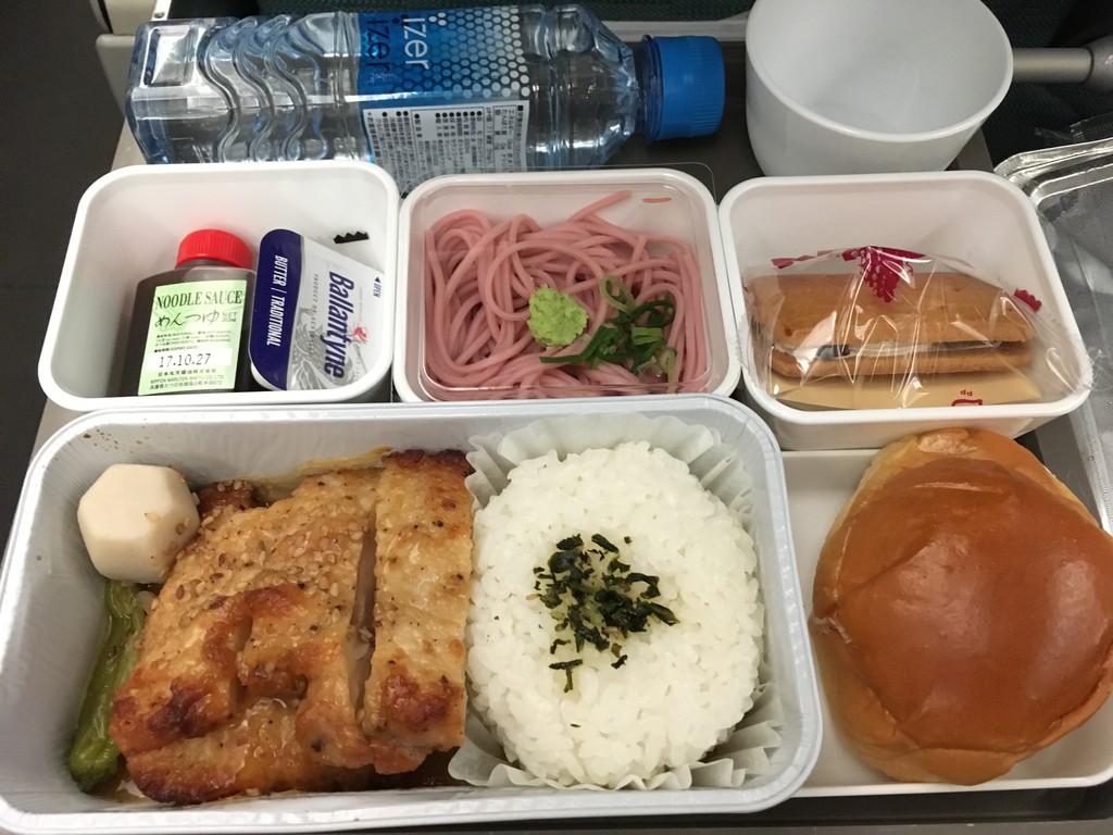 キャセイパシフィック航空 関空 香港 エコノミークラス 機内食 香港チョクホイ日記 まっすぐに