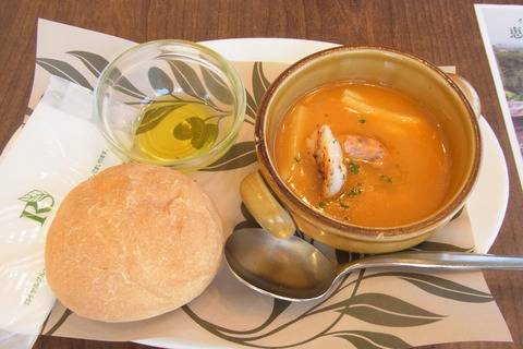 魚介スープとパン