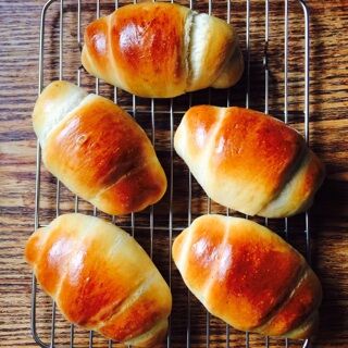 ロールパン　世界一作りやすい本格おうちパン　あつあつパン教室