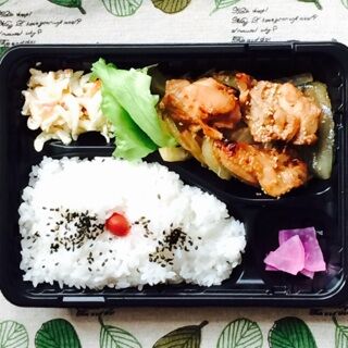 甘辛ソースの和風鶏ステーキ弁当　￥１９８　ラ・ムー