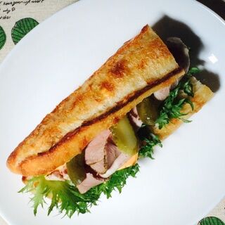 メッツゲライテラの新潟ローストポークとピクルスのカスクート