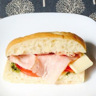 フォカッチャサンド トマト＆モッツァレラ セブン アルポルト