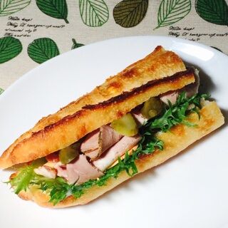 メッツゲライテラの新潟ローストポークとピクルスのカスクート