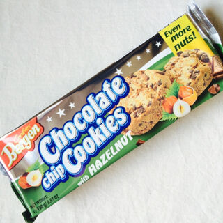 ポーランドのお菓子 チョコチップクッキーwithヘーゼルナッツ できるだけ人と会わずに暮らしたい ポーランドのお菓子 チョコチップクッキーwithヘーゼルナッツ できるだけ人と会わずに暮らしたい