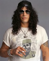 【音楽】スラッシュ、少年時代に母親がデヴィッド・ボウイと素っ裸で一緒にいるところを目撃してしまったと語る