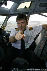 【音楽】ブルース・ディッキンソン失業、パイロットの職を失う。今後はアイアン・メイデンに専念か。