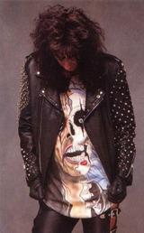 【音楽】アリス・クーパー、若手バンドに苦言！「あの世代には大量のテストステロン（男性ホルモン剤）の注入が必要だって」