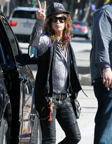 【米国】国歌をシャウト！スティーヴン・タイラーのロックすぎる国歌斉唱に非難の声