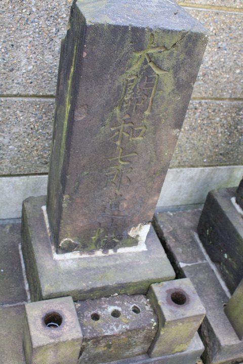 390a