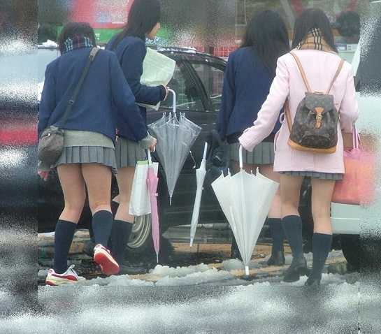 インドネシア人 日本の女子高生はなぜ真冬でもミニスカートなのだろうか インドネシア人の本音