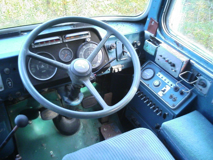 運転席2