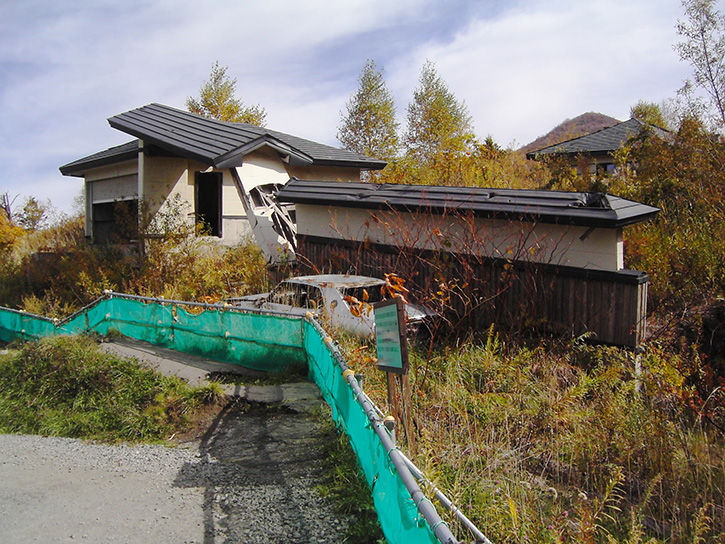 有珠山噴火遺構 車