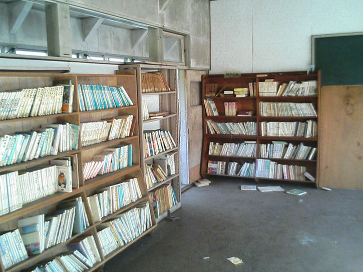 万字小学校 図書室