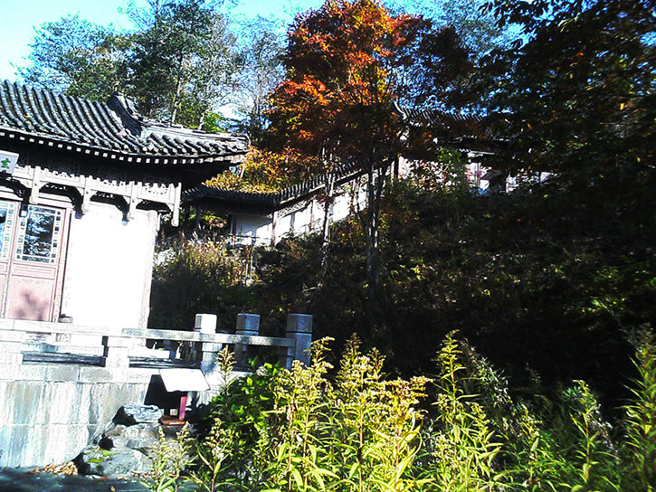 天華園 建物と案内板