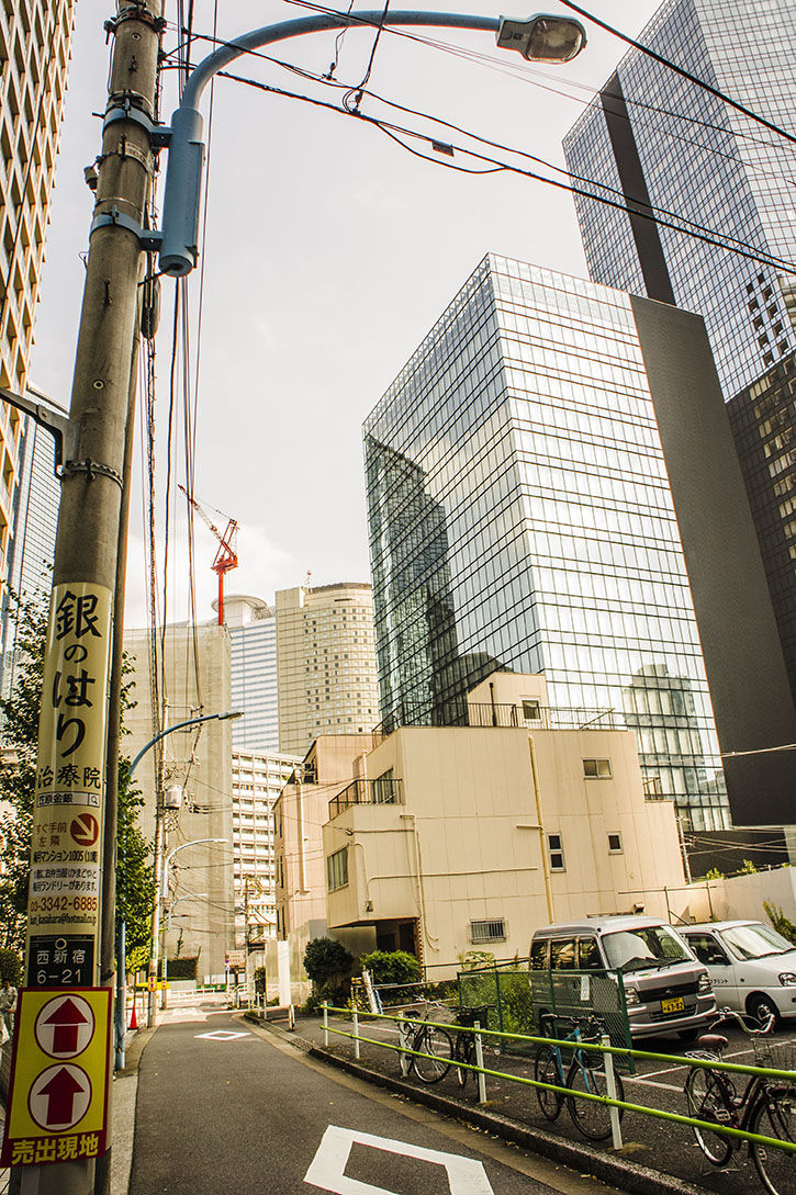 西新宿 ひろゆきハウス 電柱