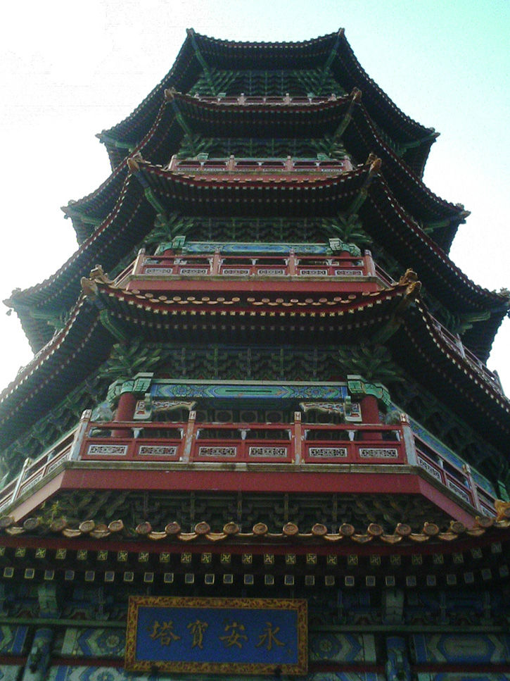 天華園 見上げる塔