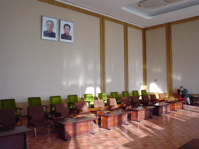 北朝鮮観光 椅子