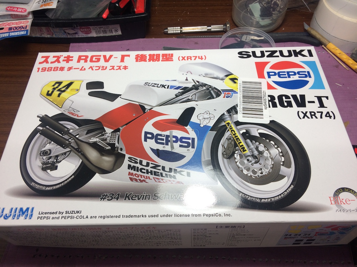 フジミ 1/12 スズキRGV-γ 後期型(XR74) 1998年チームペプシ フジミ 1/12 スズキRGV-γ 後期型(XR74) 1998年チームペプシ