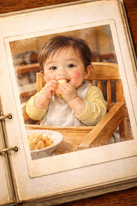 アルバムの赤ちゃん写真