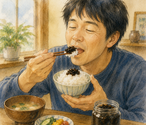 白ご飯にのりの佃煮を乗せて食べる男性
