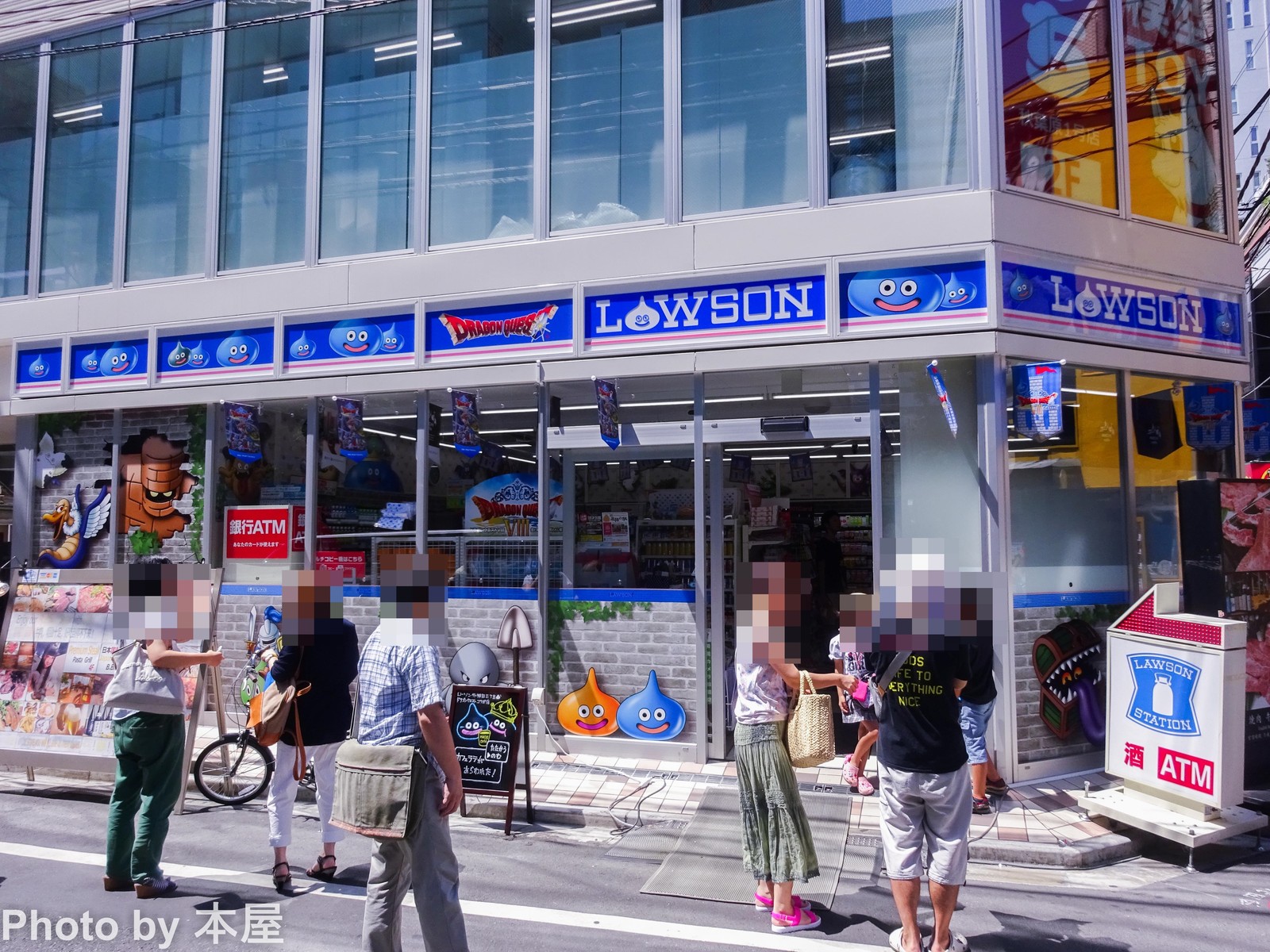 入店時の扉の効果音にニヤニヤが止まらない ローソン ドラゴンクエスト コラボ店舗 がオープン ローソン外神田三丁目ダンジョンへ冒険に出かけよう アキバな本屋