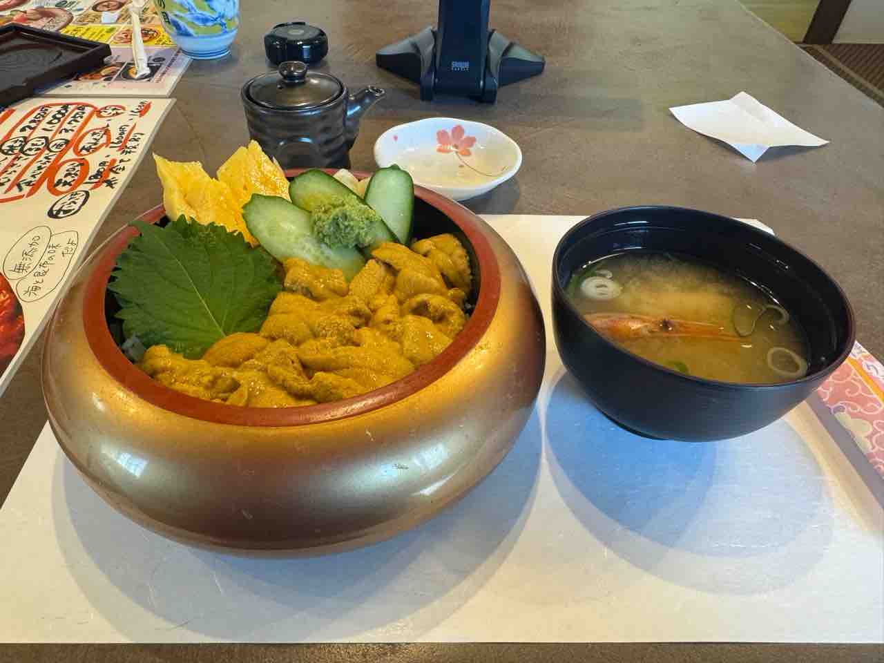 留萌 蛇の目寿司 留萌産むらさきうに丼などを食べてみた : ホープ共同