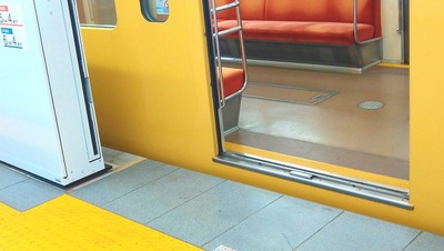 「会社に行きたくなくなったら反対の電車に乗って海を見に行くといいよ」