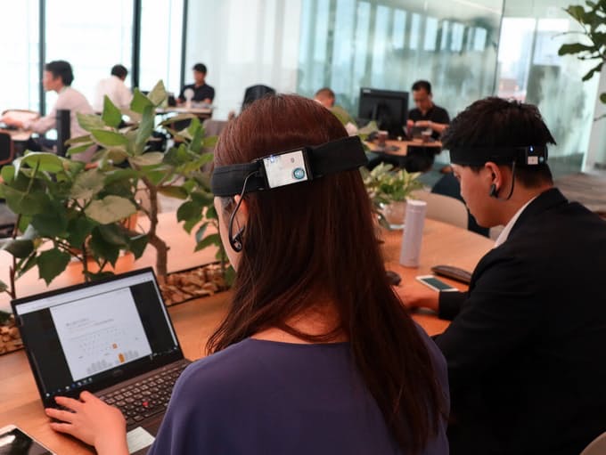 【画像】 社員を『脳波センサー装着』で完全管理。東急不動産の新本社が異常な光景と話題に