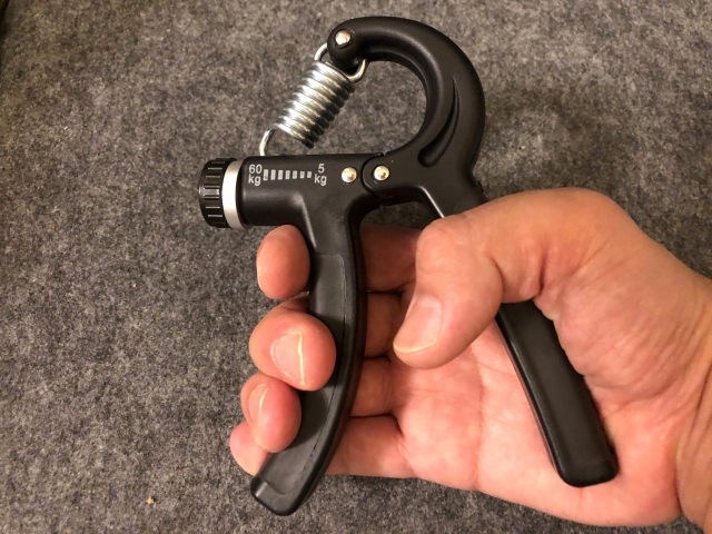 【衝撃】研究者『”握力”が弱い人、早死にします』