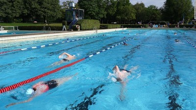 01-berlin-public-swimming-pool-file-super-169