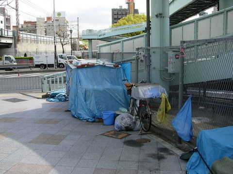 ホームレス ブルーシート