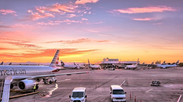 airport-1553958_1920