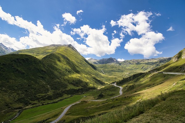 mountains-g7295cd453_1920