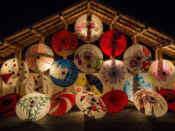 japanese-umbrellas-636870_1920