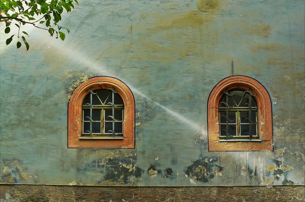 window-831251_1280