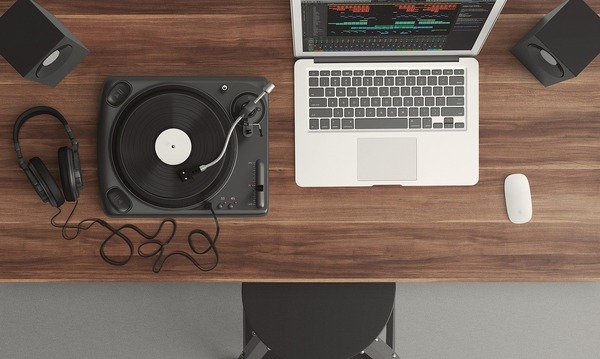 turntable-1337986_1920