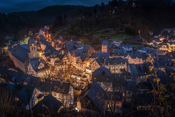 town-7590138_1920