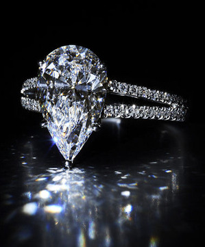 Pear-shaped Diamond Ring