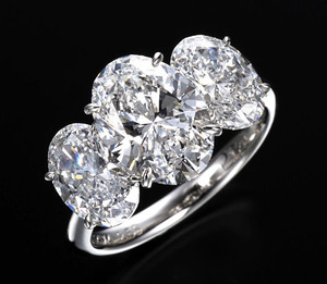 Oval three stones Ring