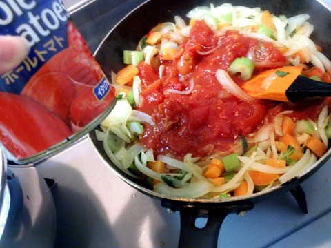 マッサージャーは目の周りのたるみや余分な皮膚を減らします