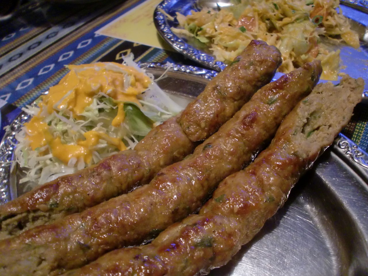 18歳のロシア人が息を呑むようなシュールレアリスムのモンタージュで成功