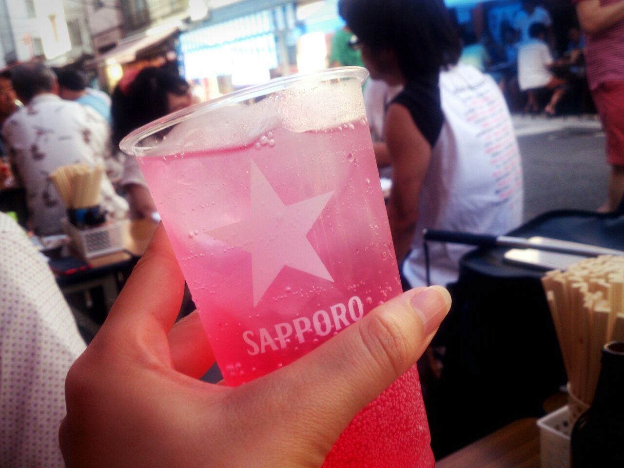 ジェット コースターに乗っているランダムな人々の楽しくてクレイジーな写真 17 枚