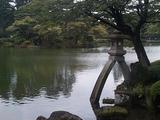 兼六園 徽軫灯籠(ことじとうろう)